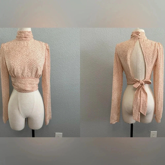 Blush Boutique Open Back Top Size Small Long Sleeve - Picture 1 of 7